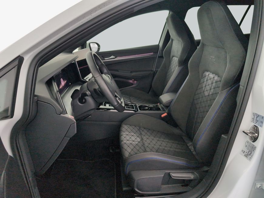 Volkswagen Golf 2025 г. Белый, пробег 30404 км