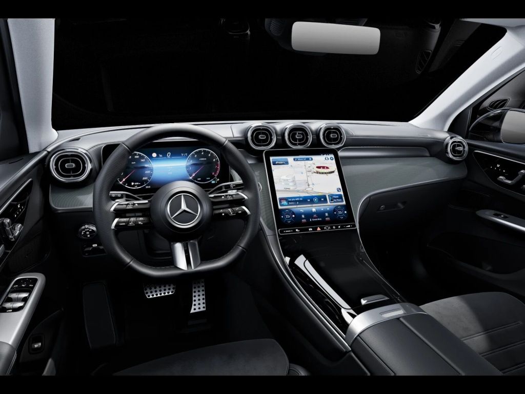 Mercedes-Benz GLC 200 2025 г. Серый, пробег 12849 км