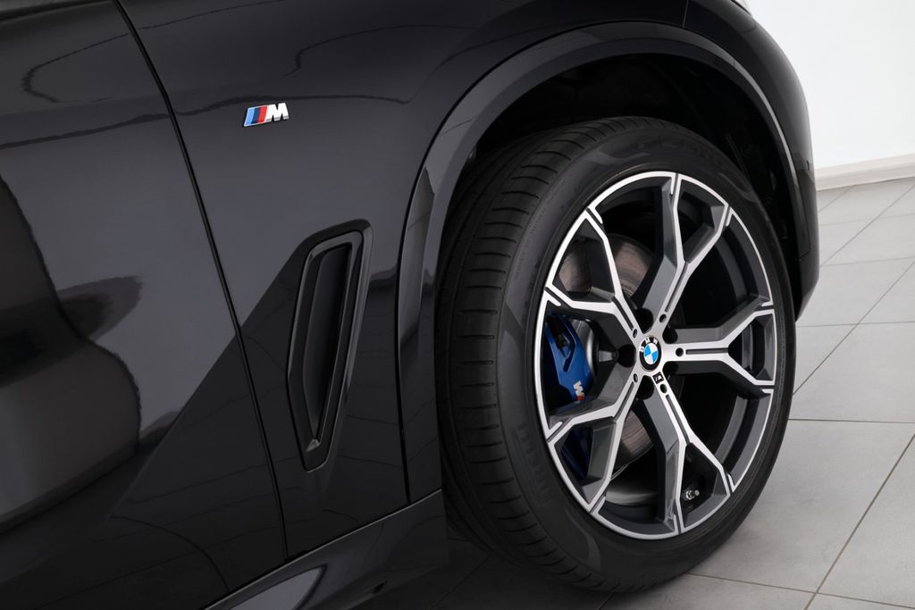 BMW X5 2022 г. Чёрный, пробег 52700 км