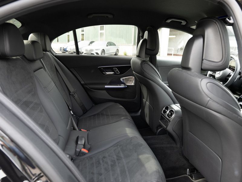 Mercedes-Benz C 300 2025 г. Чёрный, пробег 32830 км