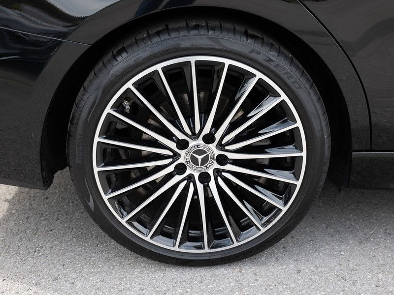 Mercedes-Benz C 300 2025 г. Чёрный, пробег 32830 км