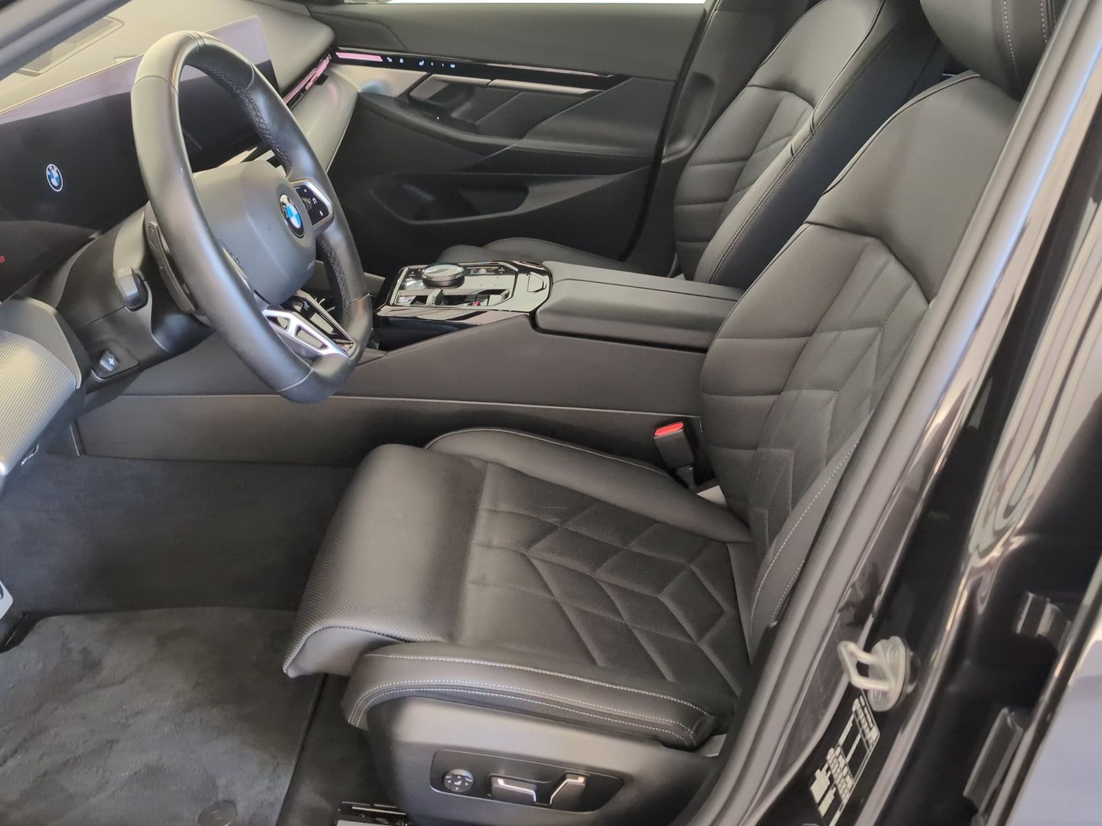 BMW 520 2024 г. Серый, пробег 56526 км