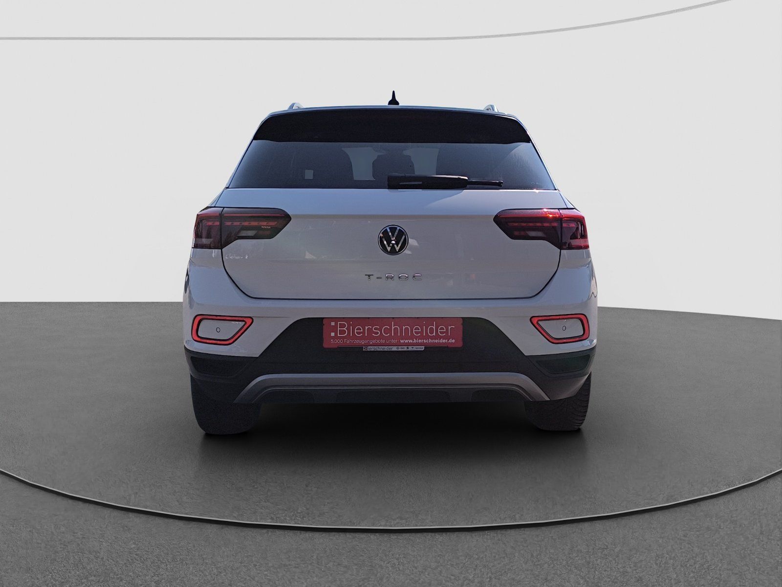Volkswagen T-Roc 2023 г. Белый, пробег 56500 км
