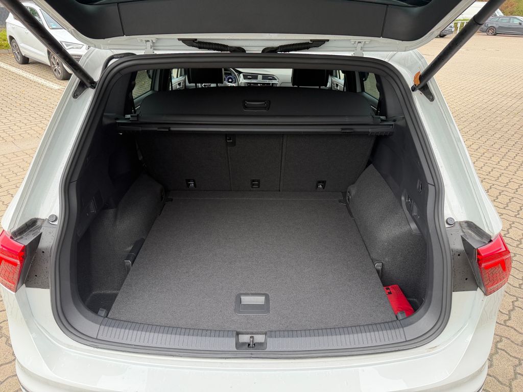 Volkswagen Tiguan 2024 г. Белый, пробег 36402 км