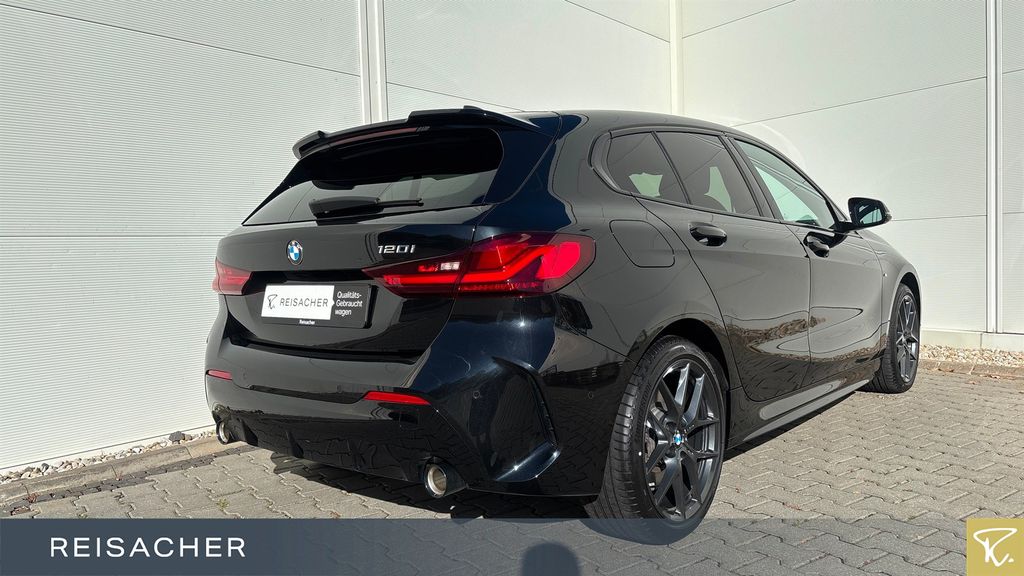 BMW 120 2022 г. Чёрный, пробег 25499 км
