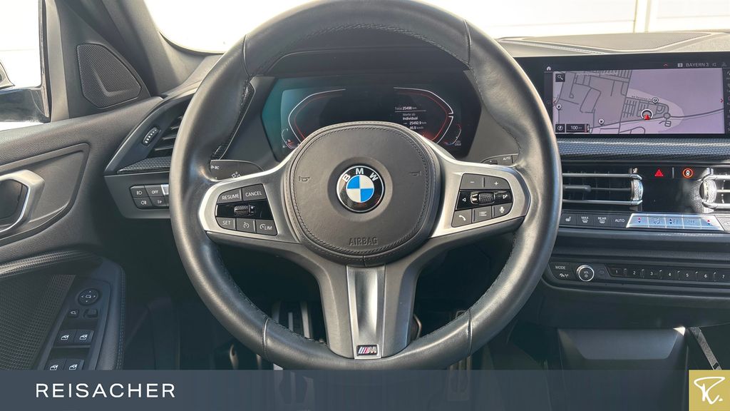 BMW 120 2022 г. Чёрный, пробег 25499 км