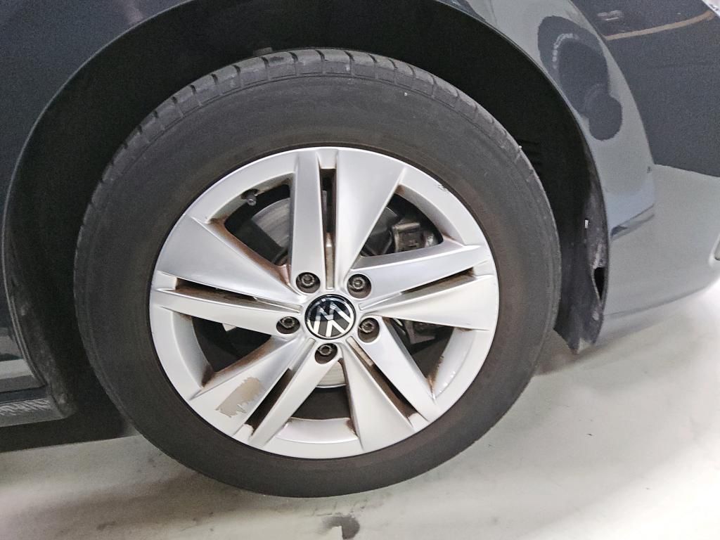 Volkswagen Golf 2024 г. Серый, пробег 57990 км