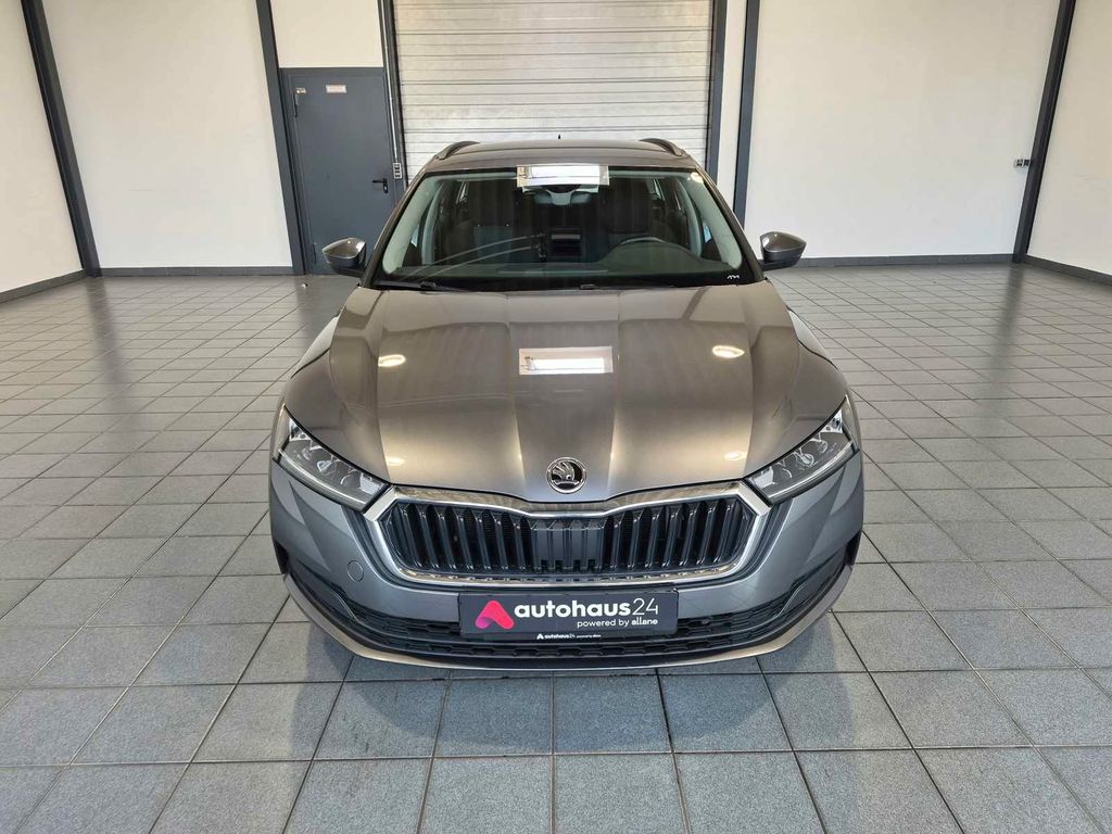 Skoda Octavia 2022 г. Серый, пробег 34179 км