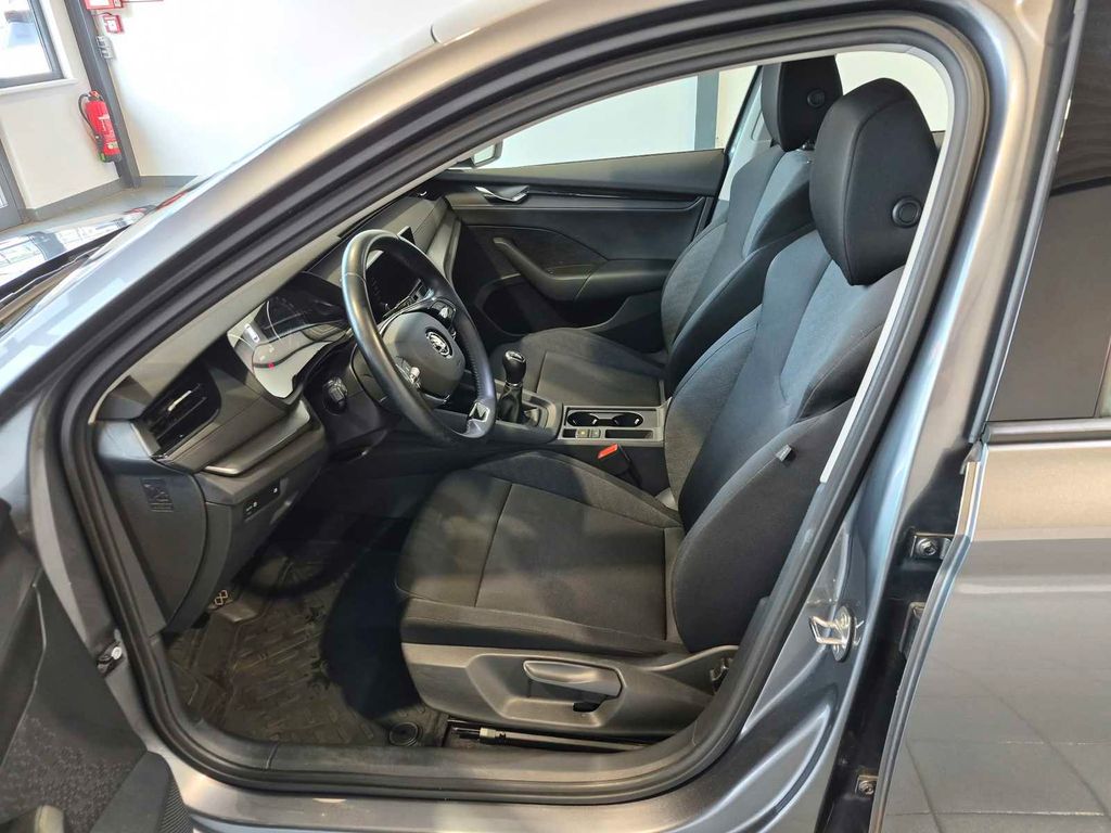 Skoda Octavia 2022 г. Серый, пробег 34179 км