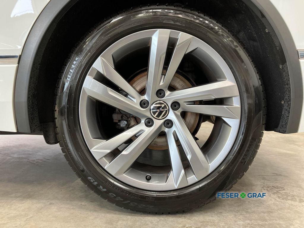 Volkswagen Tiguan 2023 г. Белый, пробег 49267 км