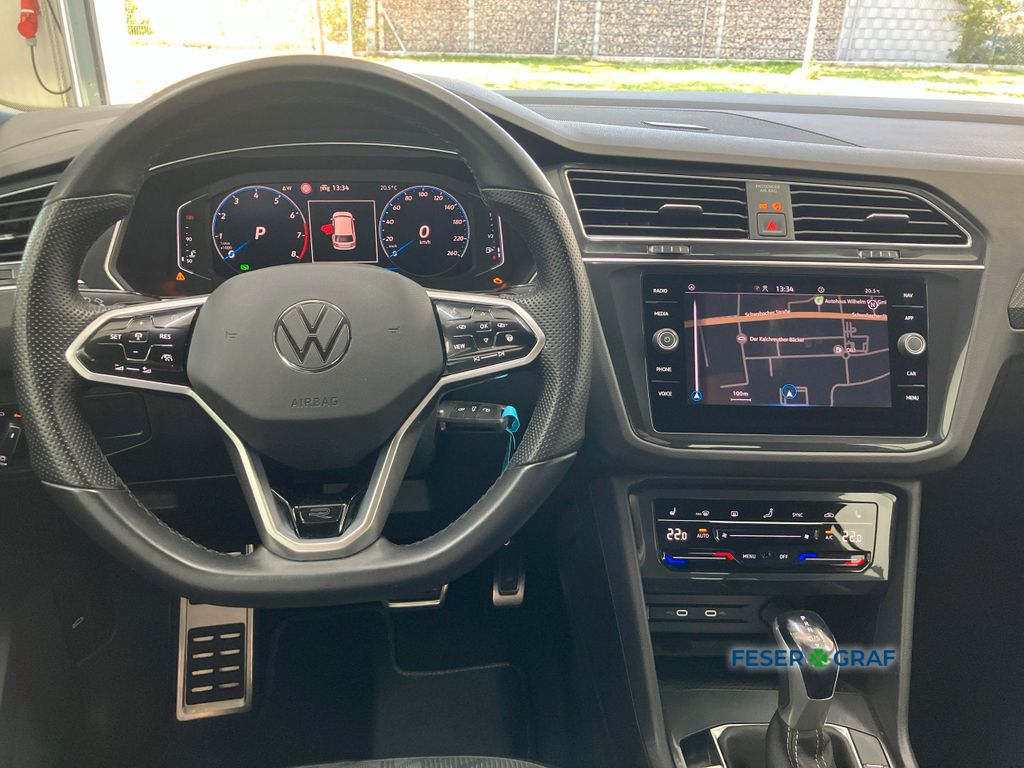 Volkswagen Tiguan 2023 г. Белый, пробег 49267 км