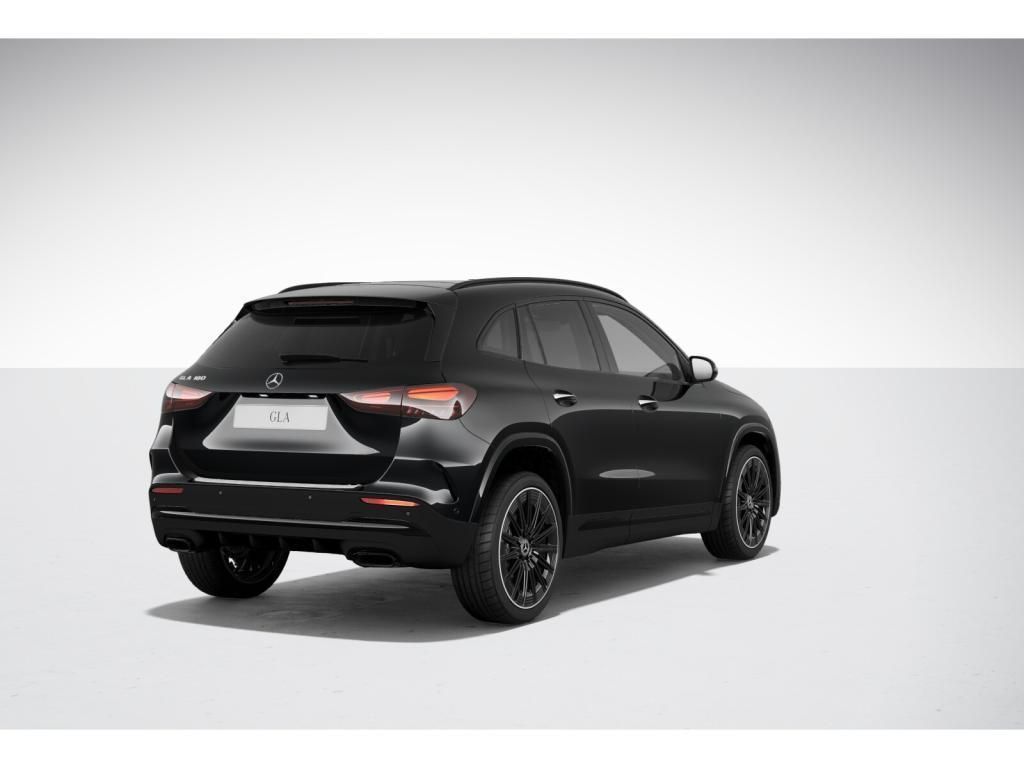 Mercedes-Benz GLA 180 2026 г. Чёрный, пробег 8500 км