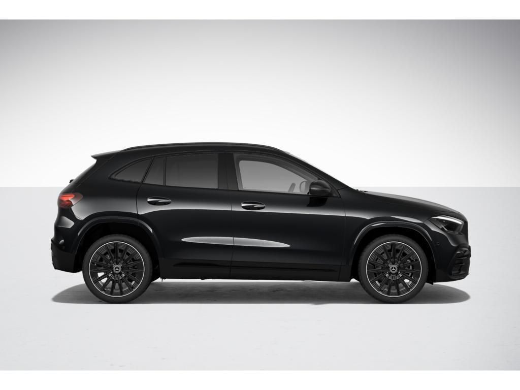 Mercedes-Benz GLA 180 2026 г. Чёрный, пробег 8500 км