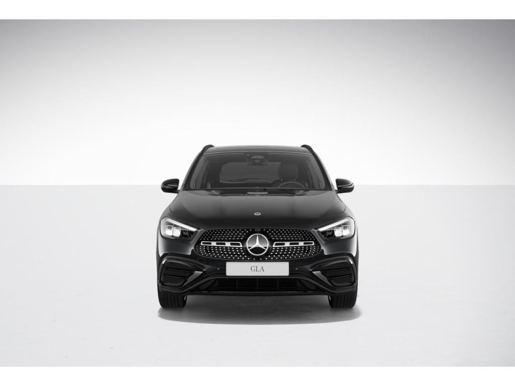 Mercedes-Benz GLA 180 2026 г. Чёрный, пробег 8500 км