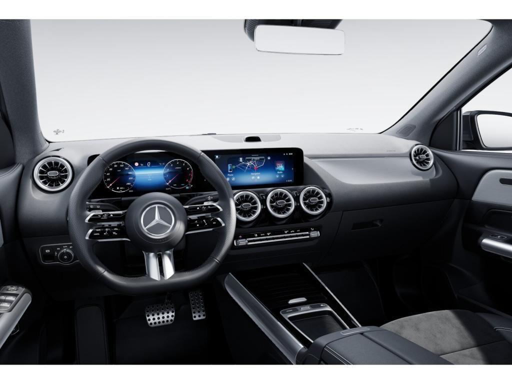 Mercedes-Benz GLA 180 2026 г. Чёрный, пробег 8500 км
