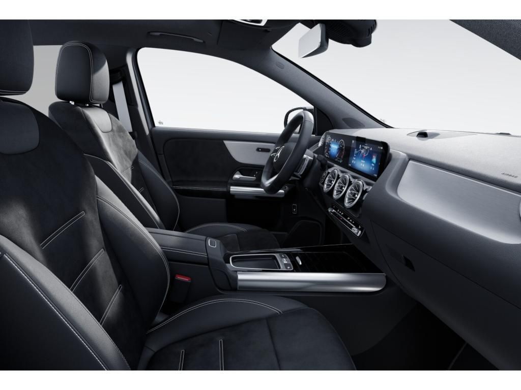 Mercedes-Benz GLA 180 2026 г. Чёрный, пробег 8500 км