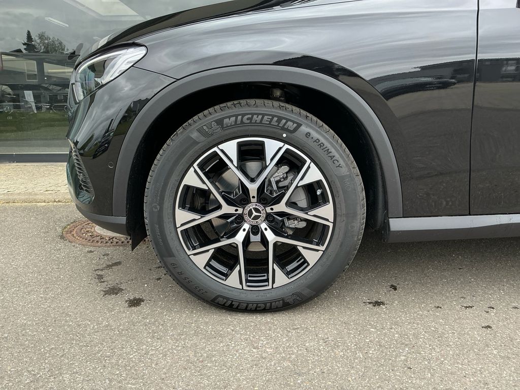 Mercedes-Benz GLC 200 2026 г. Чёрный, пробег 9900 км