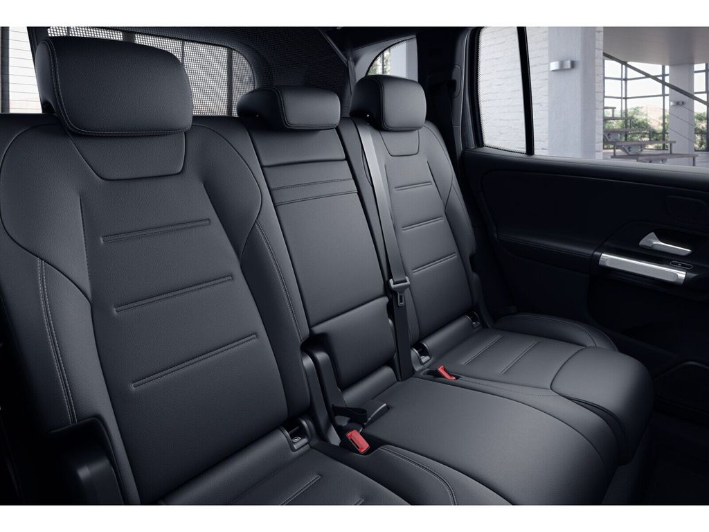 Mercedes-Benz GLB 220 2023 г. Серый, пробег 55449 км