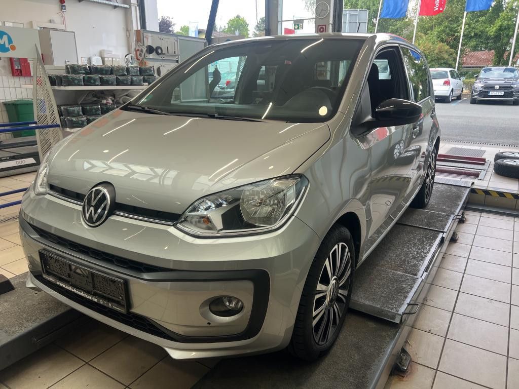 Volkswagen up! 2022 г. Серебристый, пробег 59500 км