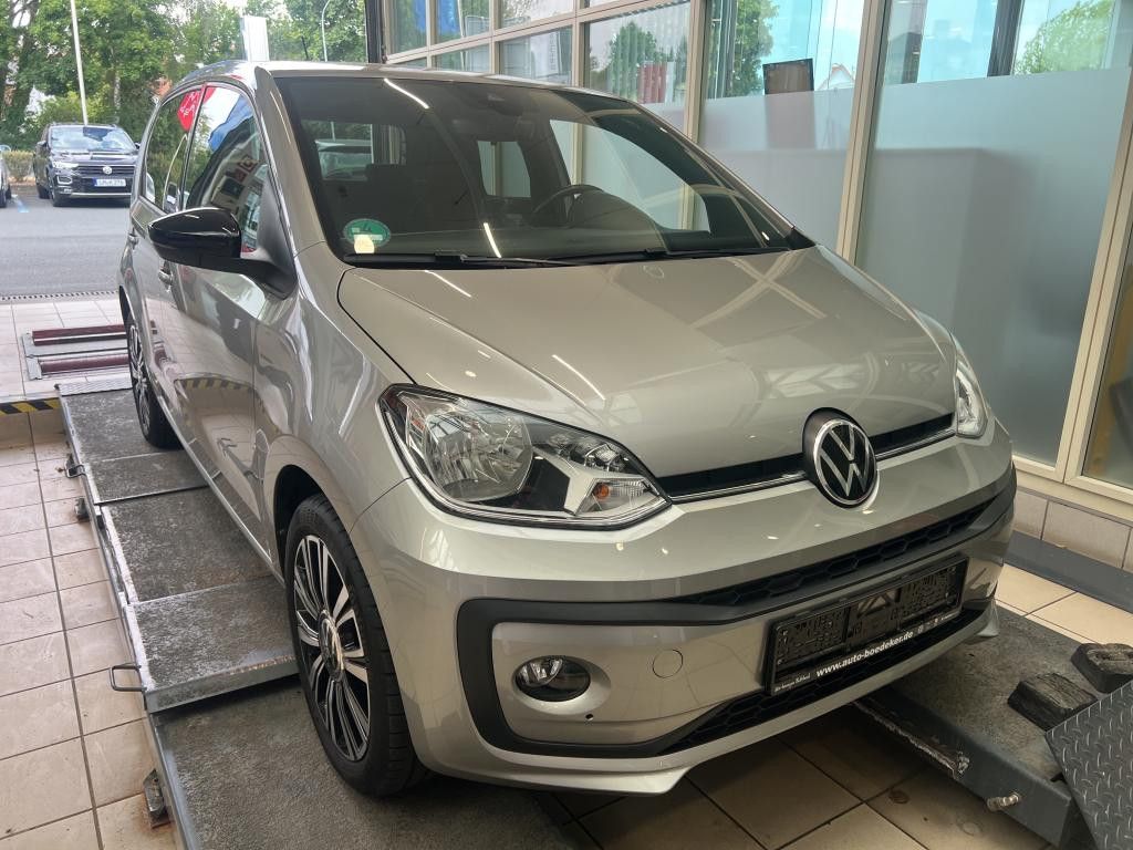 Volkswagen up! 2022 г. Серебристый, пробег 59500 км