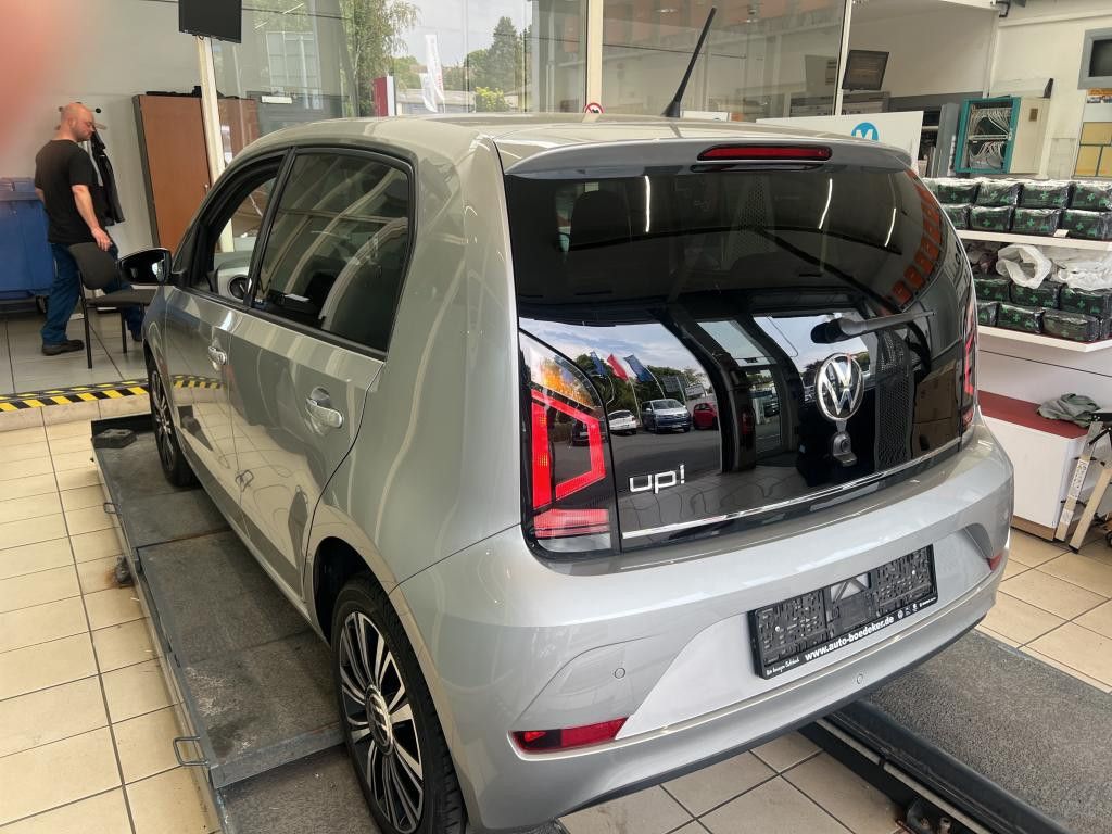 Volkswagen up! 2022 г. Серебристый, пробег 59500 км