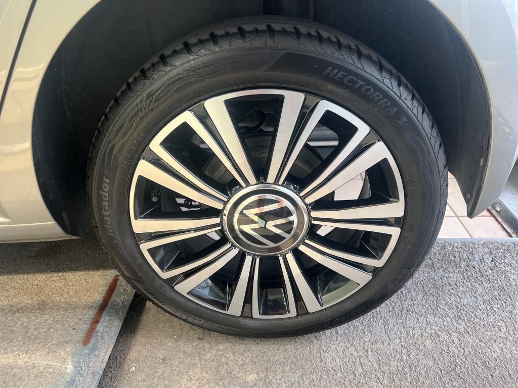Volkswagen up! 2022 г. Серебристый, пробег 59500 км