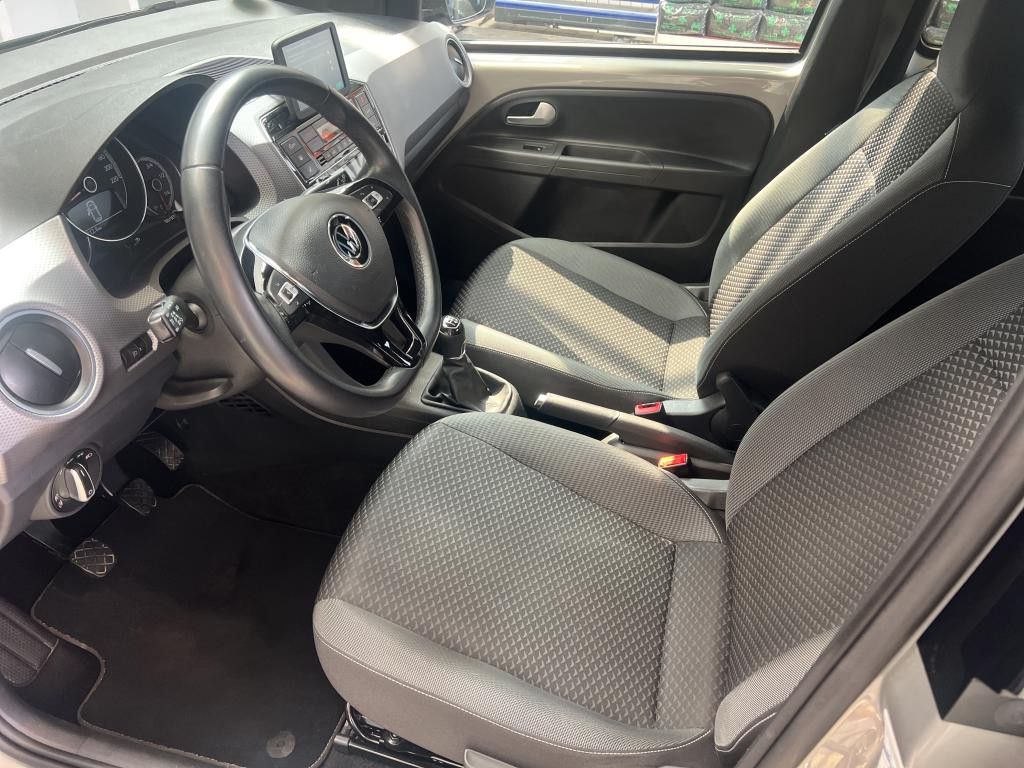 Volkswagen up! 2022 г. Серебристый, пробег 59500 км