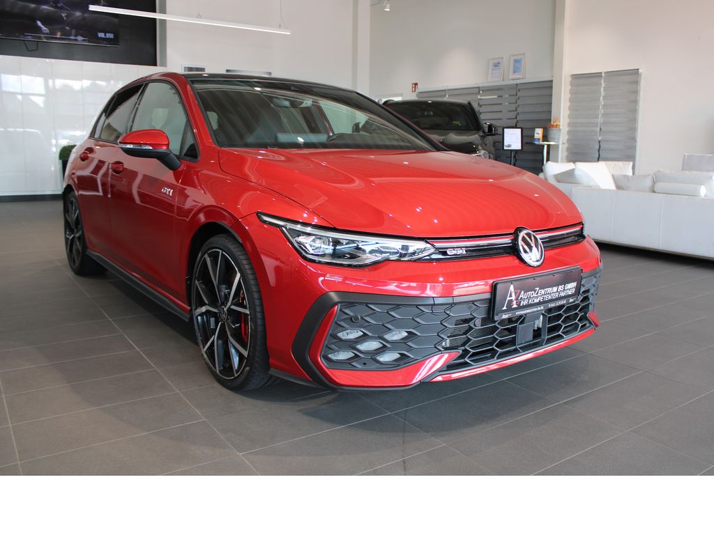 Volkswagen Golf 2025 г. Красный, пробег 16482 км