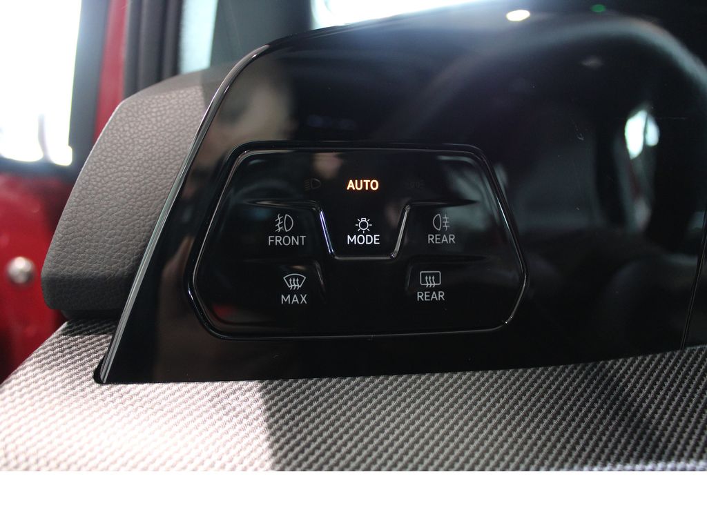 Volkswagen Golf 2025 г. Красный, пробег 16482 км