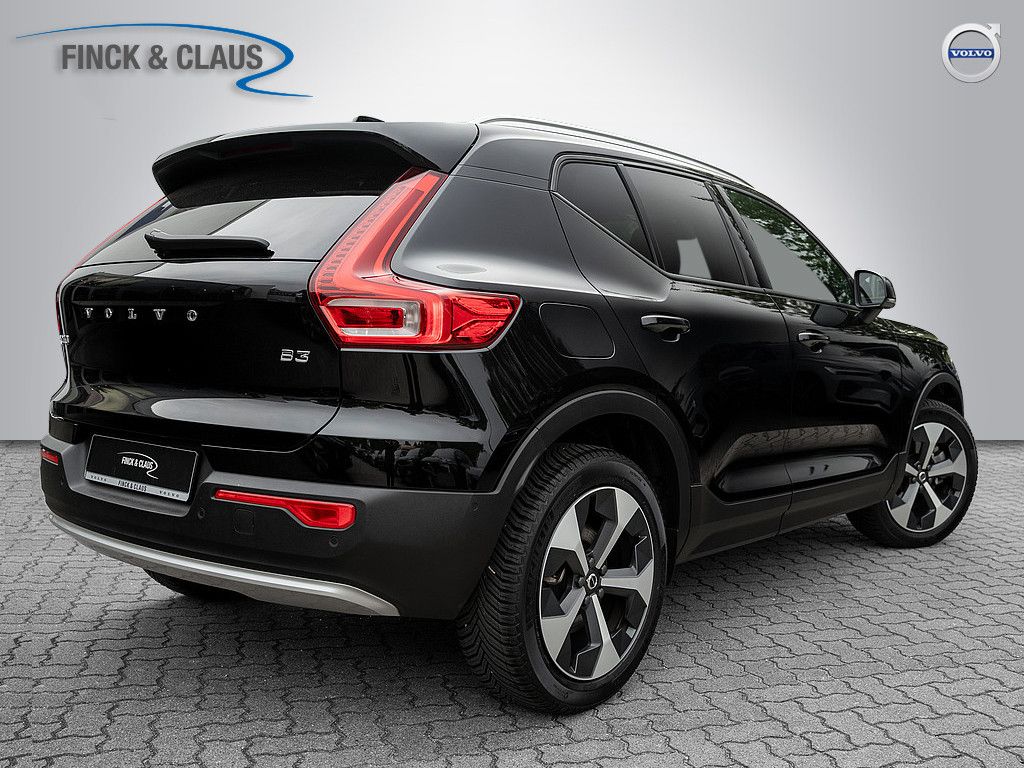 Volvo XC40 2025 г. Чёрный, пробег 18300 км