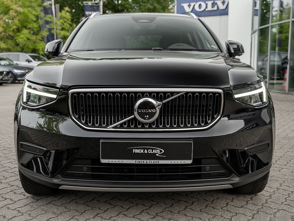 Volvo XC40 2025 г. Чёрный, пробег 18300 км