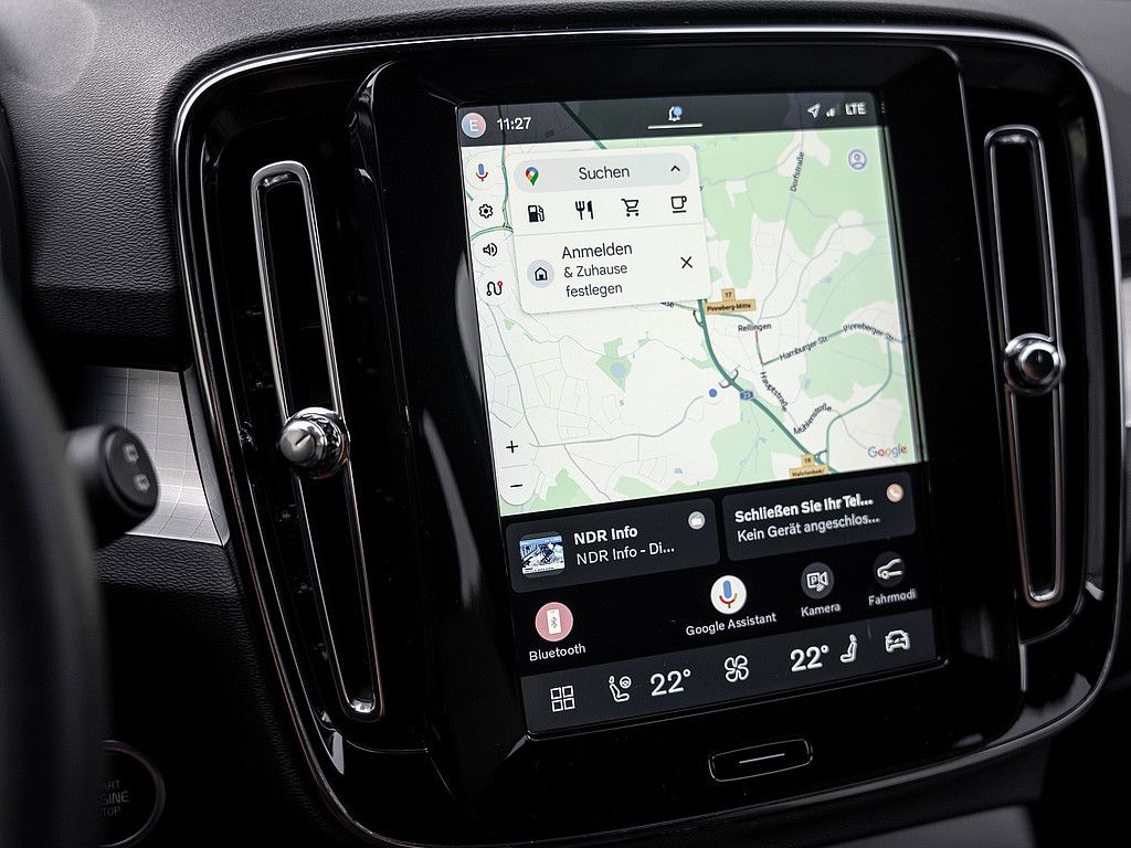 Volvo XC40 2025 г. Чёрный, пробег 18300 км