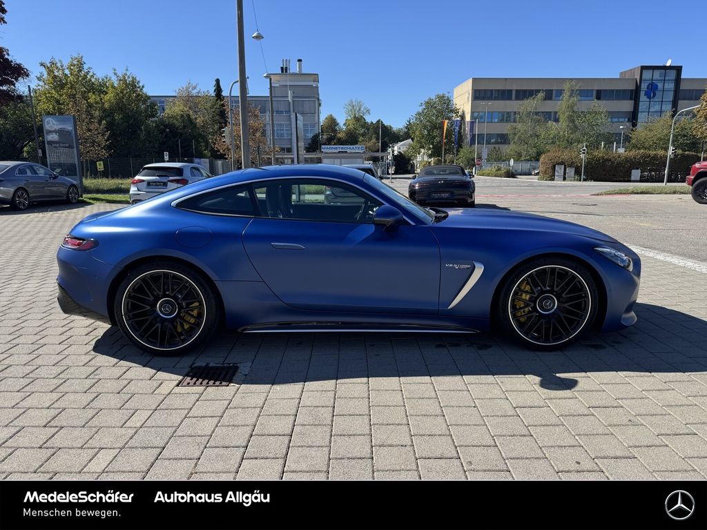 Mercedes-Benz AMG GT 2024 г. Синий, пробег 15100 км