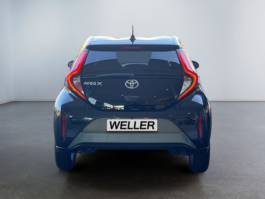 Toyota AYGO (X) 2022 г. Зелёный, пробег 36413 км