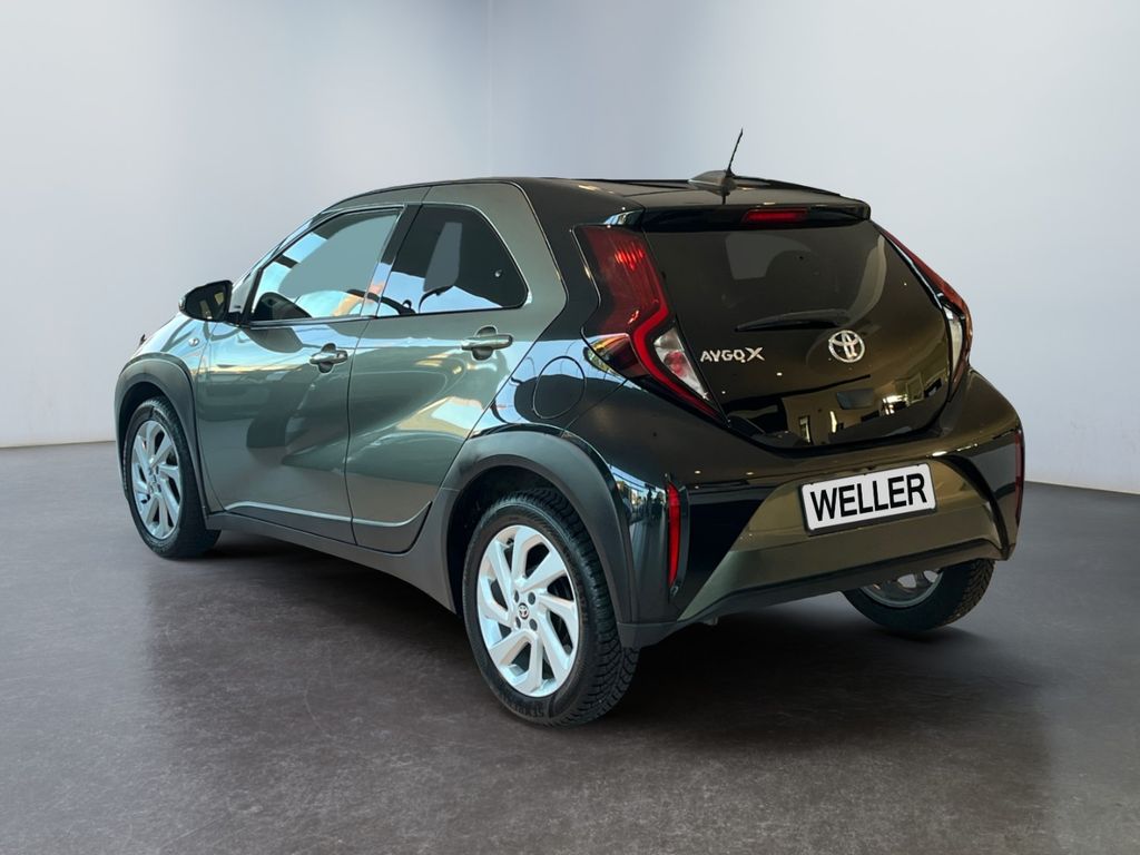 Toyota AYGO (X) 2022 г. Зелёный, пробег 36413 км