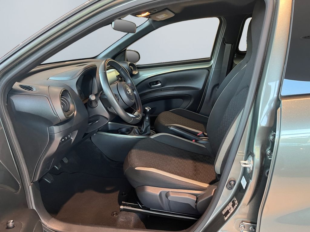 Toyota AYGO (X) 2022 г. Зелёный, пробег 36413 км