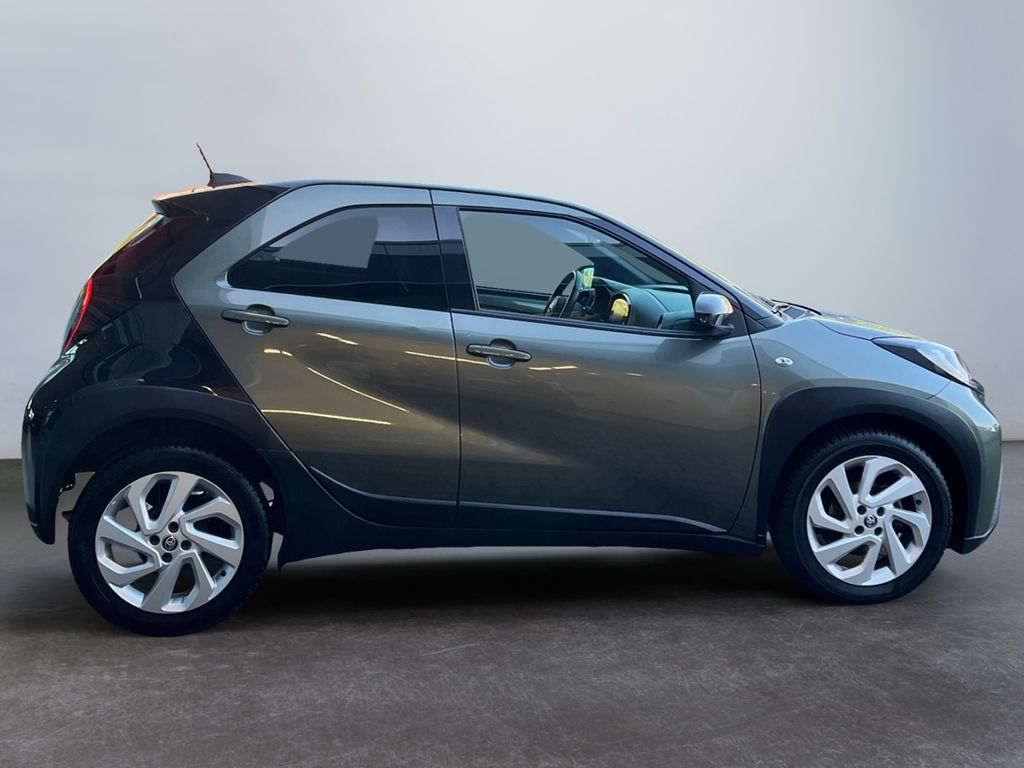 Toyota AYGO (X) 2022 г. Зелёный, пробег 36413 км