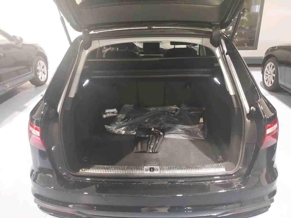 Audi A4 2023 г. Чёрный, пробег 54000 км