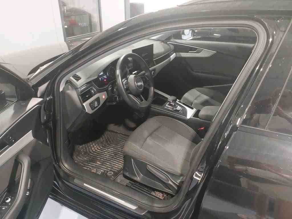 Audi A4 2023 г. Чёрный, пробег 54000 км