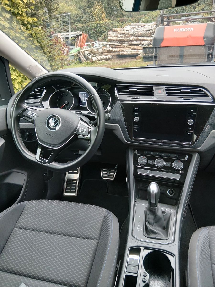 Volkswagen Touran 2021 г. Синий, пробег 39500 км