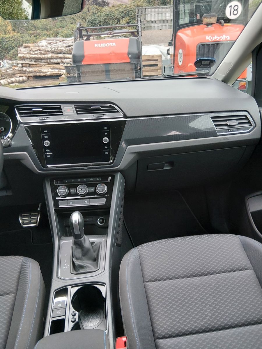 Volkswagen Touran 2021 г. Синий, пробег 39500 км