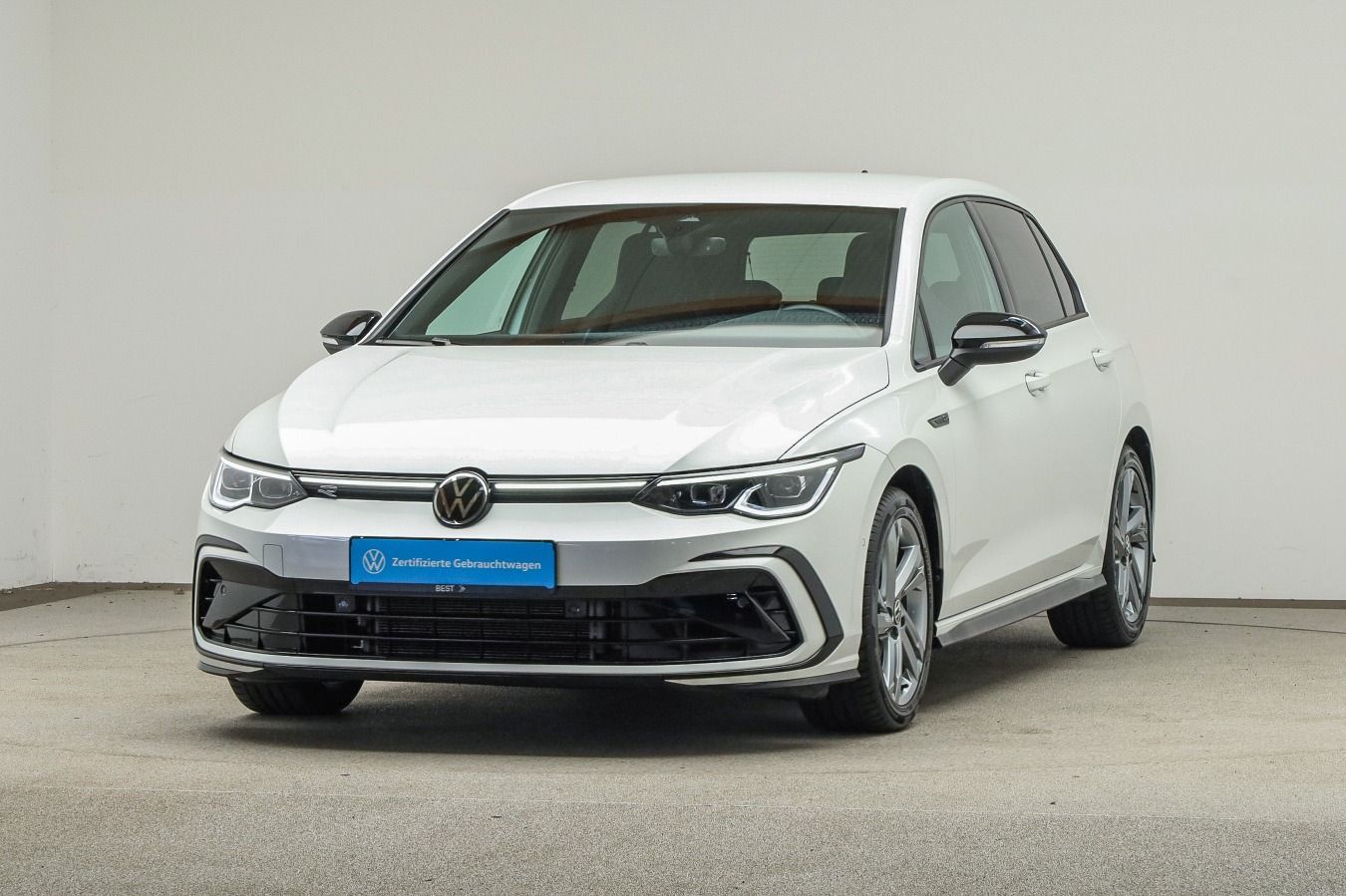 Volkswagen Golf 2024 г. Белый, пробег 23200 км