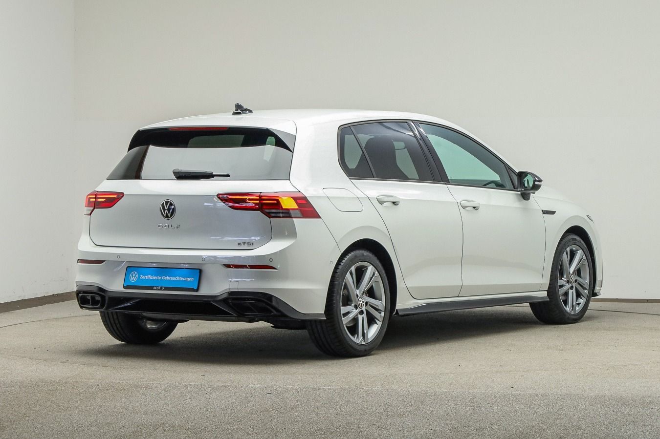 Volkswagen Golf 2024 г. Белый, пробег 23200 км