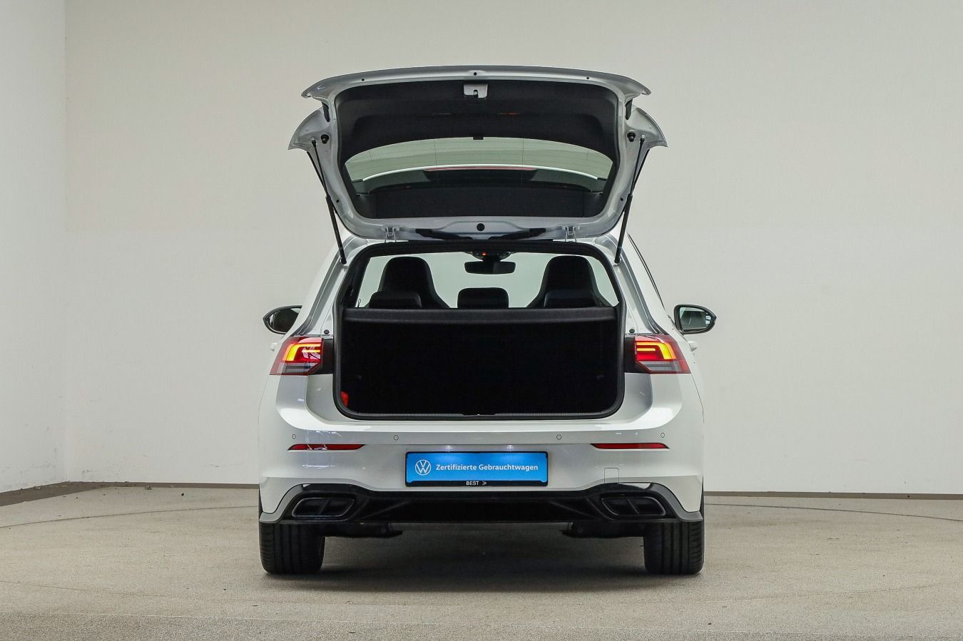 Volkswagen Golf 2024 г. Белый, пробег 23200 км