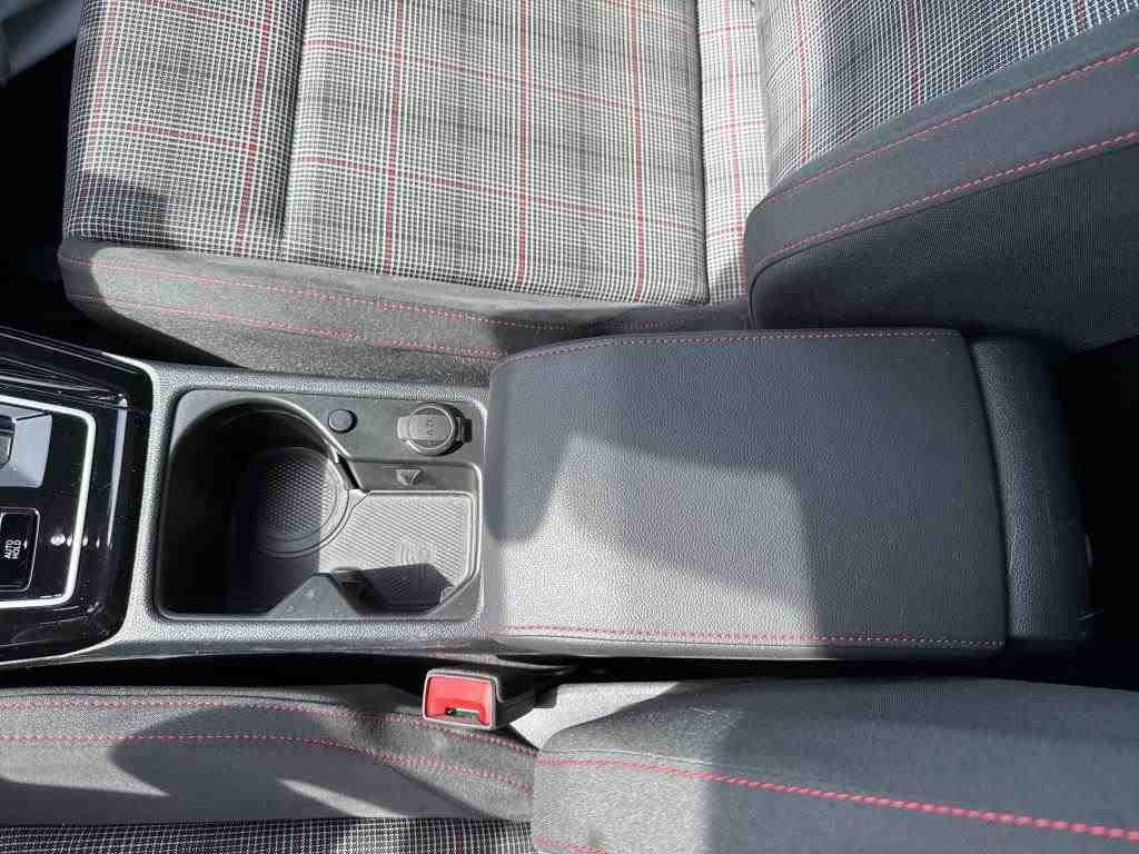 Volkswagen Golf 2024 г. Чёрный, пробег 41300 км