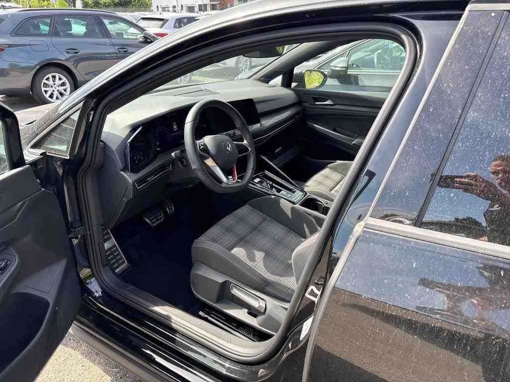 Volkswagen Golf 2024 г. Чёрный, пробег 41300 км