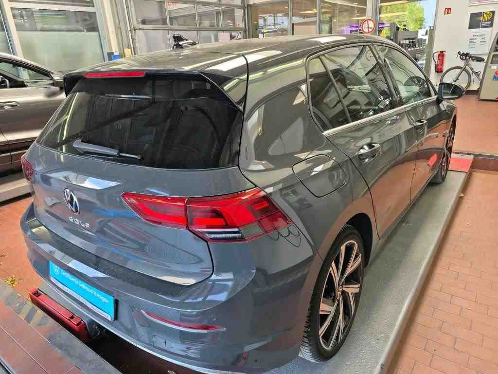 Volkswagen Golf 2024 г. Серый, пробег 23500 км