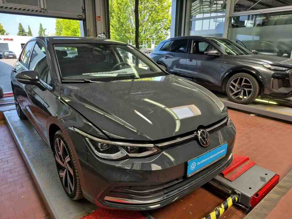Volkswagen Golf 2024 г. Серый, пробег 23500 км