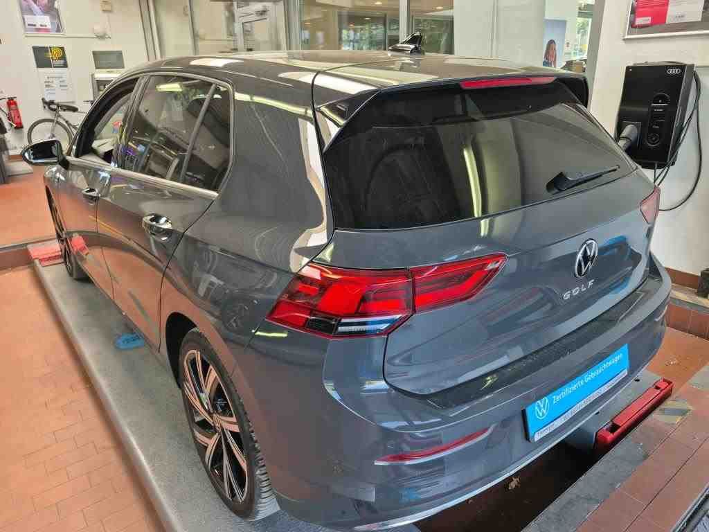 Volkswagen Golf 2024 г. Серый, пробег 23500 км