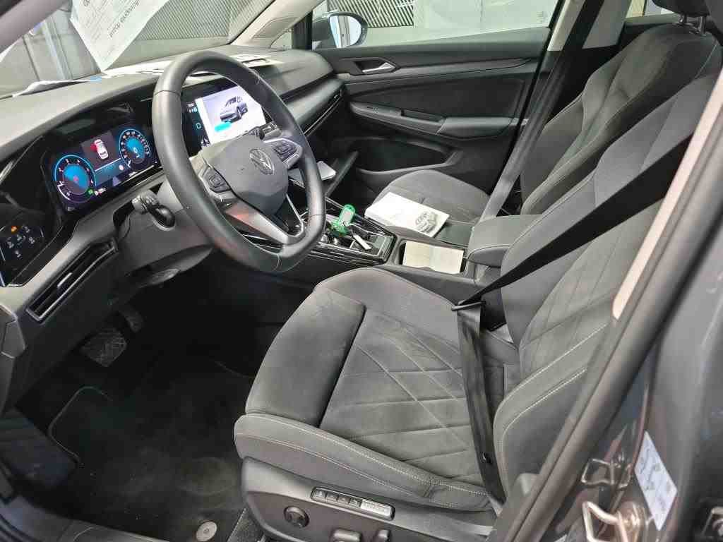 Volkswagen Golf 2024 г. Серый, пробег 23500 км
